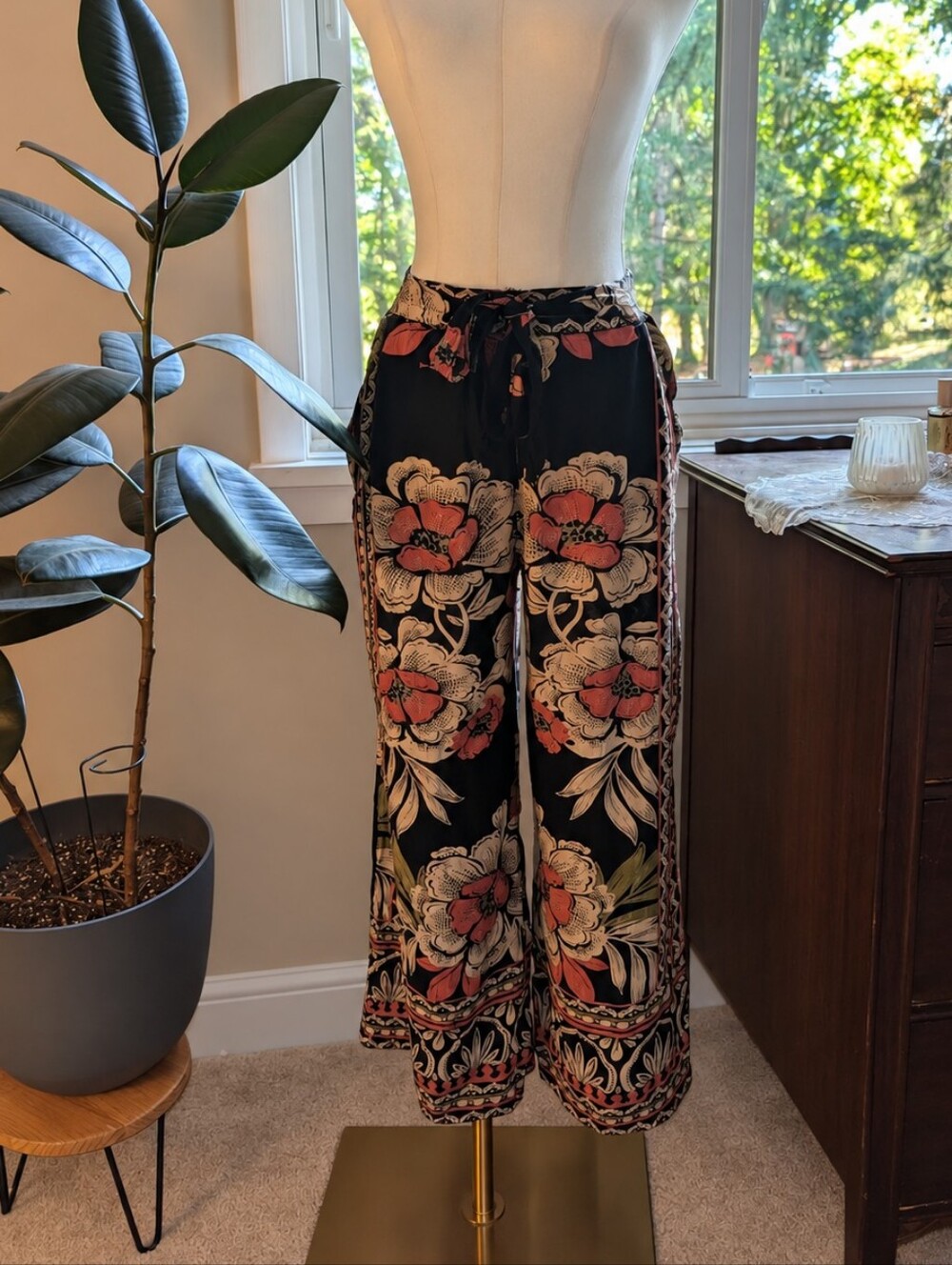 Angie Black Wide-Leg Floral Tie-Waist Pants with Coral & Cream Blooms
